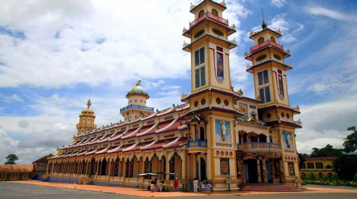 Cu Chi Tunnels and Cao Dai Temple Full Day Tour from Ho Chi Minh City